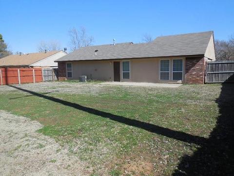 2120 Oakside Dr, Norman, OK 73071 photo 2