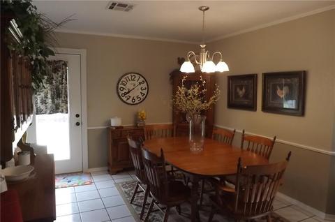 205 Mallard Cir, Altus, OK 73521 photo 2