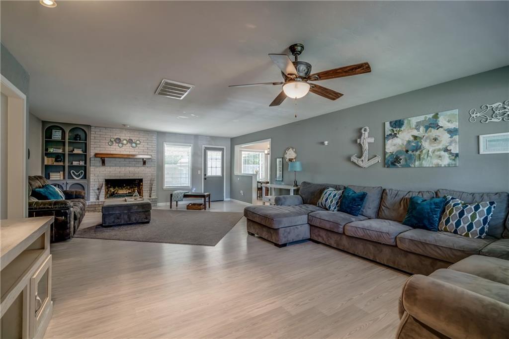 2117 Fox, Moore, OK 73160 photo 2