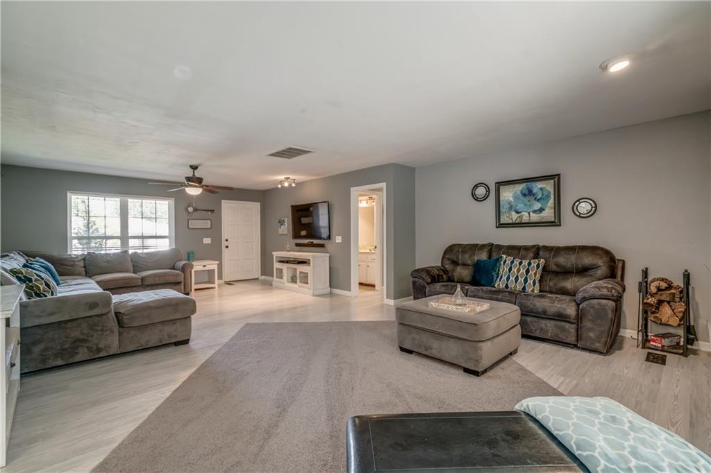 2117 Fox, Moore, OK 73160 photo 6
