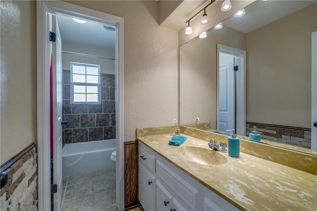 2117 Fox, Moore, OK 73160 photo 23