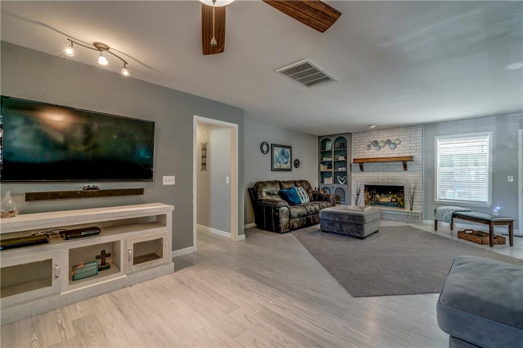 2117 Fox, Moore, OK 73160 photo 3