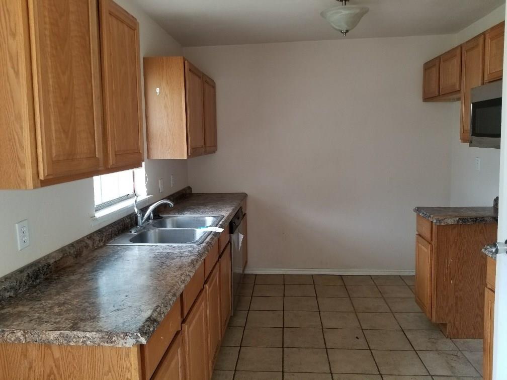 1904 Tyler, Altus, OK 73521 photo 3