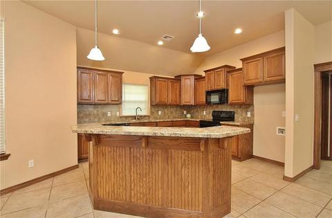 112 Westend Ct, Tuttle, OK 73089 photo 2