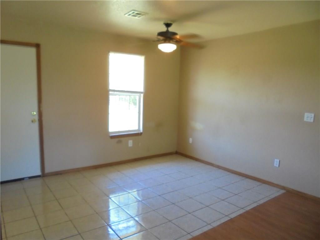 914 E Park, Tecumseh, OK 74873 photo 3