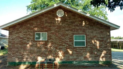311 N Walnut Ave, Erick, OK 73645 photo 8
