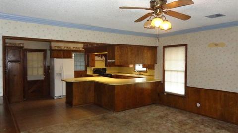 601 E Commerce St, Altus, OK 73521 photo 8