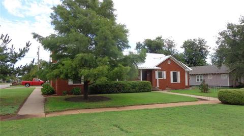 601 E Commerce St, Altus, OK 73521 photo 2