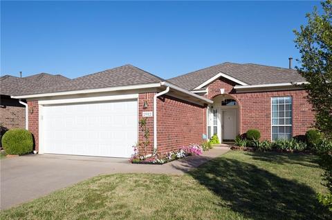 2912 Devonshire, Norman, OK 73071 photo 2