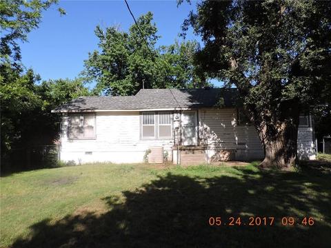 404 SW 2nd St, Tuttle, OK 73089 photo 3