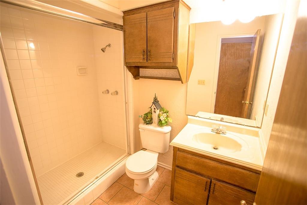 1304 W Cedarbrook Ln, Moore, OK 73170 photo 17