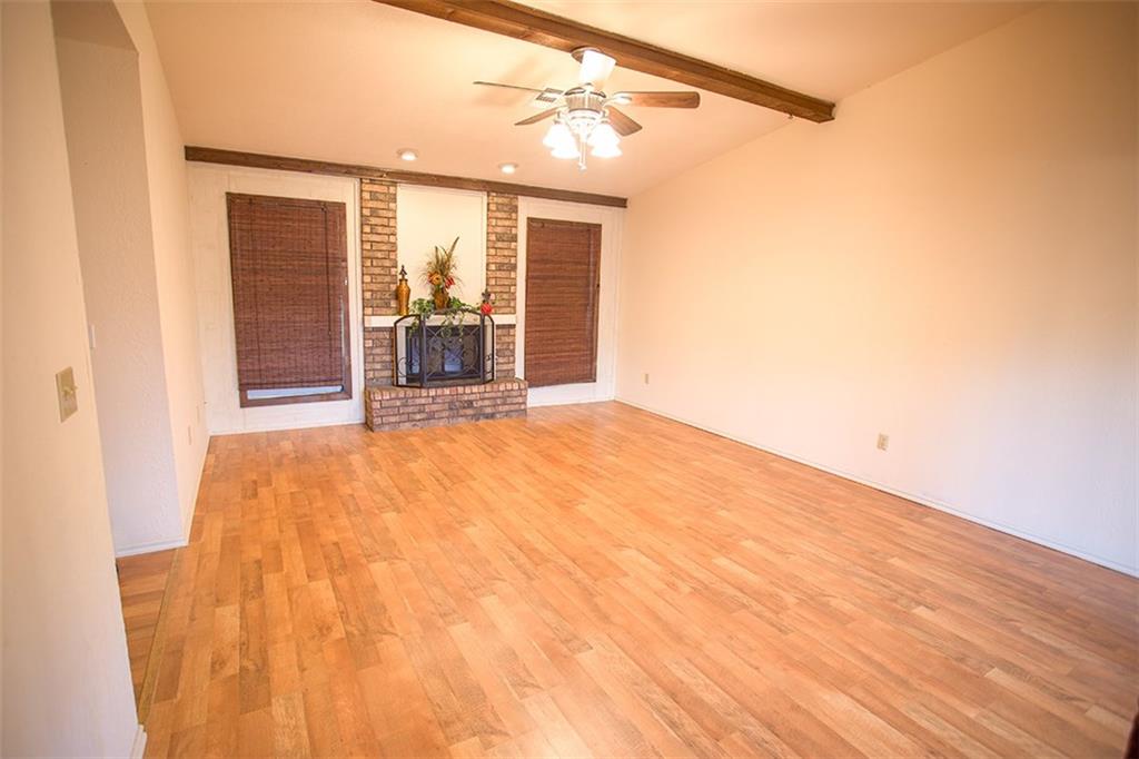 1304 W Cedarbrook Ln, Moore, OK 73170 photo 5