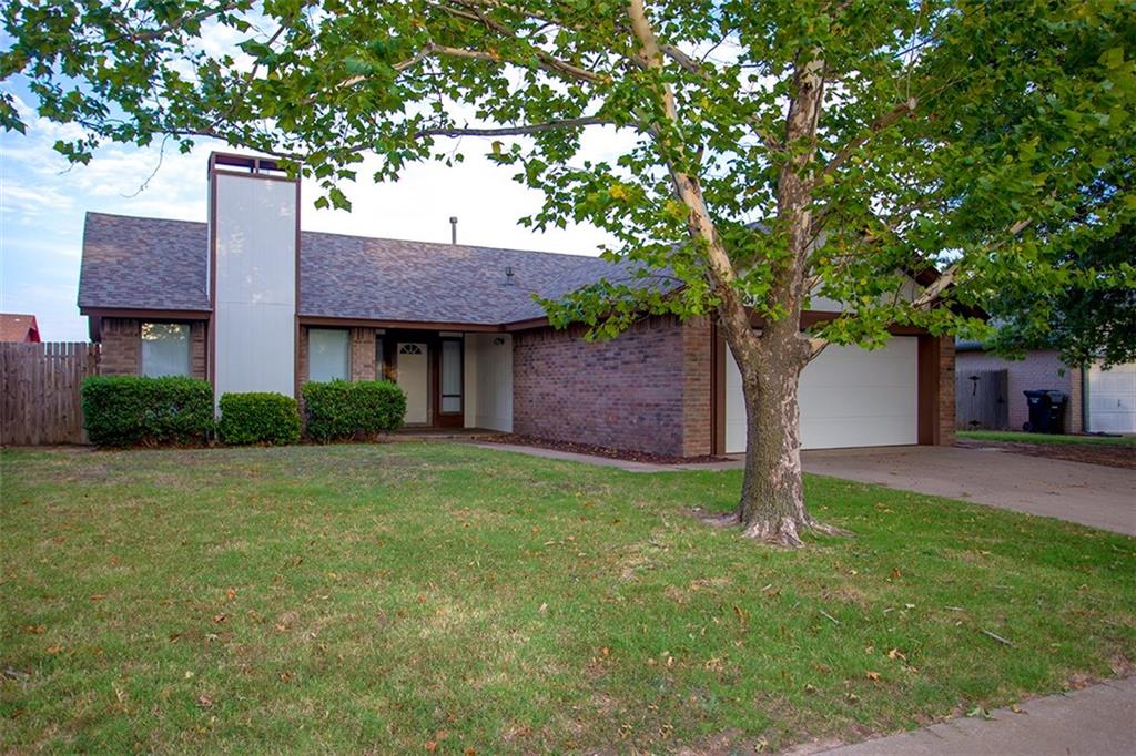 1304 W Cedarbrook Ln, Moore, OK 73170 photo 1