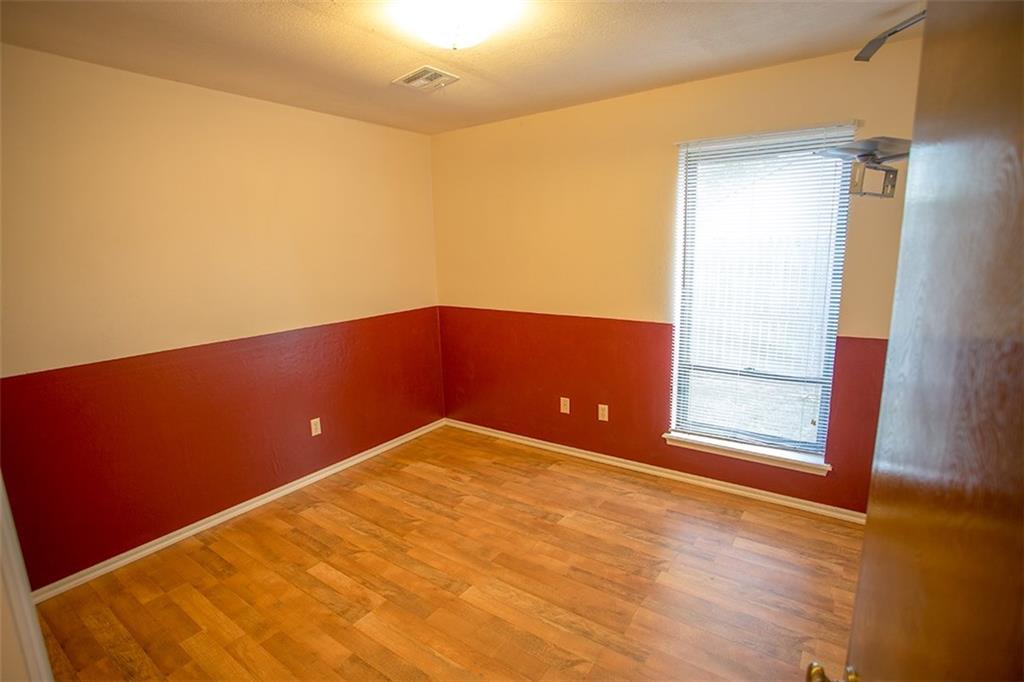 1304 W Cedarbrook Ln, Moore, OK 73170 photo 11