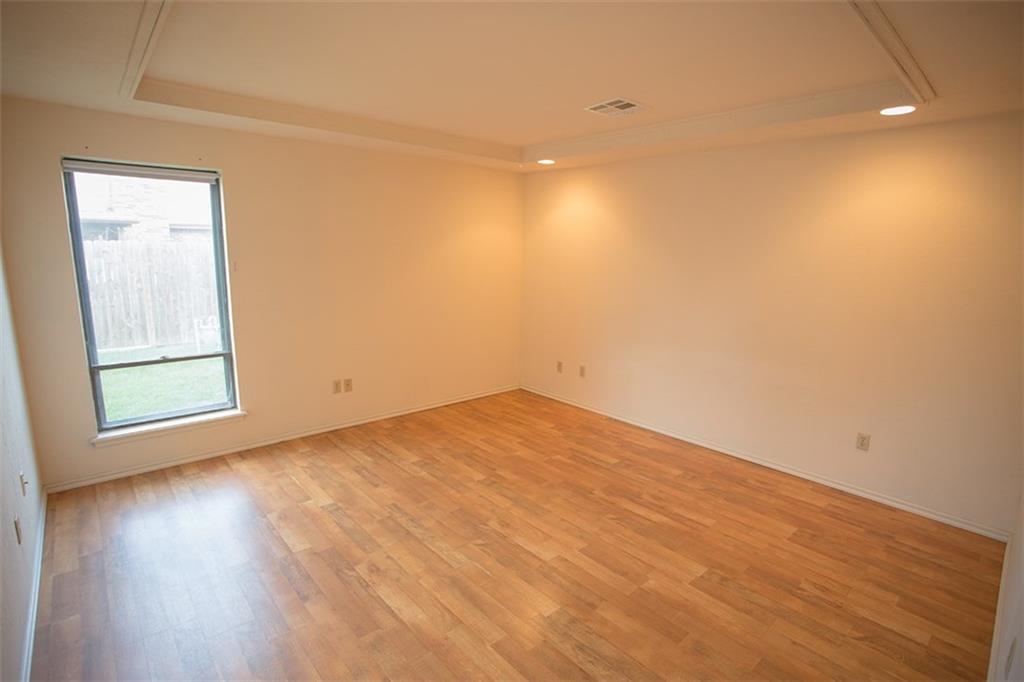 1304 W Cedarbrook Ln, Moore, OK 73170 photo 13