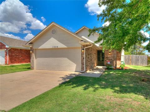 1220 Clover Rd, Moore, OK 73160 photo 3
