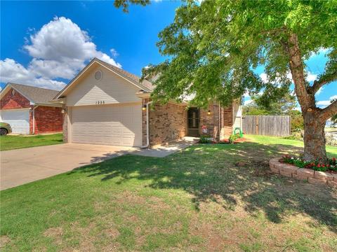 1220 Clover Rd, Moore, OK 73160 photo 4