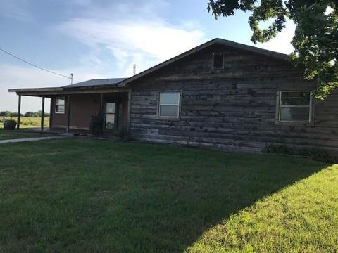 2047 E 1400 Rd, Lone Wolf, OK 73655 photo 1