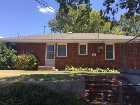 712 Barker, Clinton, OK 73601 photo 14