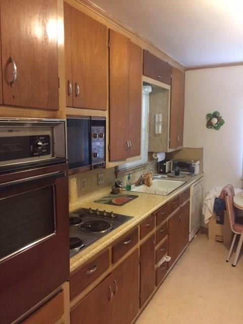 712 Barker, Clinton, OK 73601 photo 3