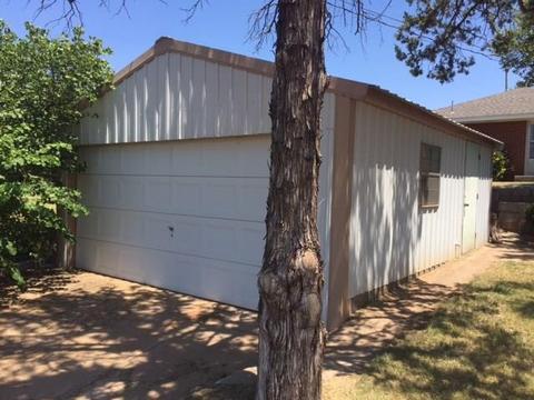 712 Barker, Clinton, OK 73601 photo 13