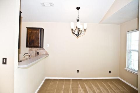 2128 Lonnie Ln, Moore, OK 73170 photo 4