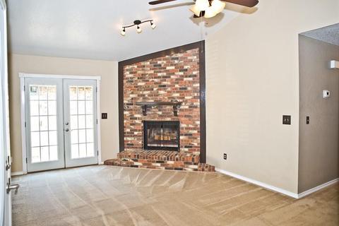 2128 Lonnie Ln, Moore, OK 73170 photo 2