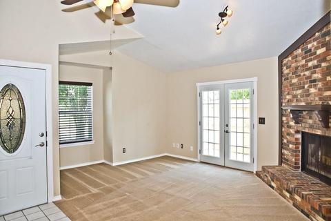 2128 Lonnie Ln, Moore, OK 73170 photo 3