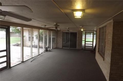 8 Confederate Rd, Altus, OK 73521 photo 9