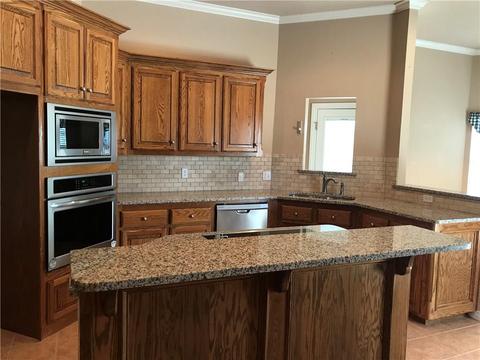 2120 NE 18th St, Moore, OK 73160 photo 9