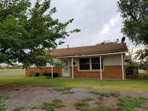 701 N Crain, Altus, OK 73521 photo 1