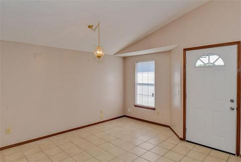 2127 Goodrich Dr, Moore, OK 73170 photo 4