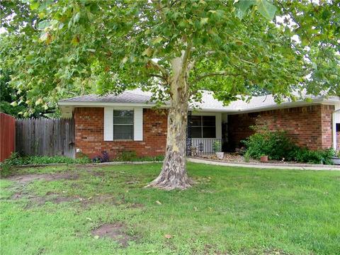 721 Lakecrest, Moore, OK 73170 photo 1