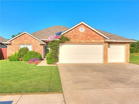 3301 Red Rock Dr, Moore, OK 73165 photo 2