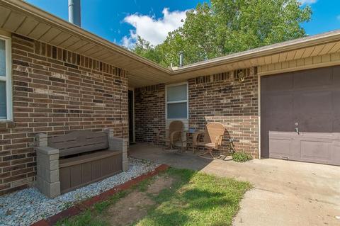 423 S 3rd St, Mcloud, OK 74851 photo 3