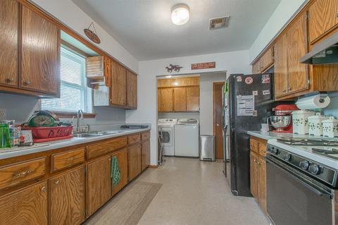 423 S 3rd St, Mcloud, OK 74851 photo 8