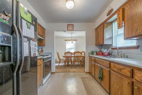 423 S 3rd St, Mcloud, OK 74851 photo 9