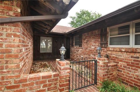 2209 E Robinson, Norman, OK 73071 photo 3