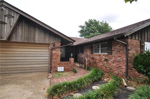 2209 E Robinson, Norman, OK 73071 photo 2
