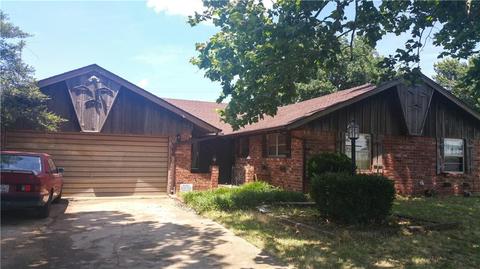 2209 E Robinson, Norman, OK 73071 photo 1