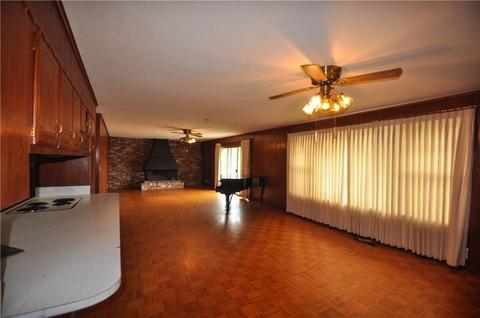 2209 E Robinson, Norman, OK 73071 photo 16