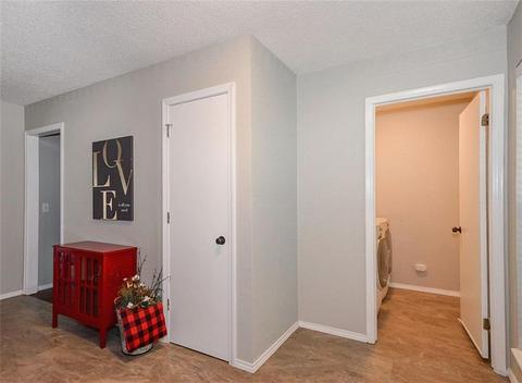 804 N Parkview Cir, Moore, OK 73170 photo 5