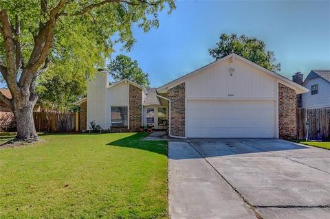 804 N Parkview Cir, Moore, OK 73170 photo 1
