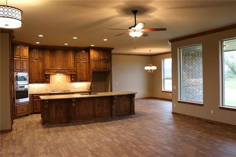 714 Hannah Dr, Tuttle, OK 73089 photo 2