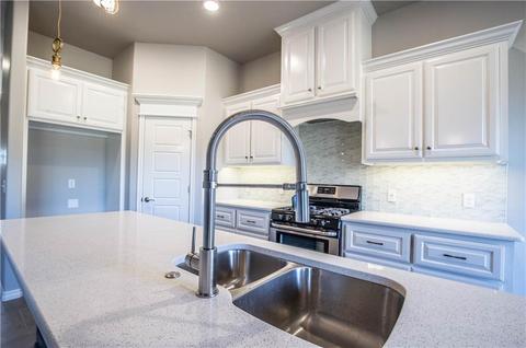 6317 Oxnard St, Edmond, OK 73034 photo 2