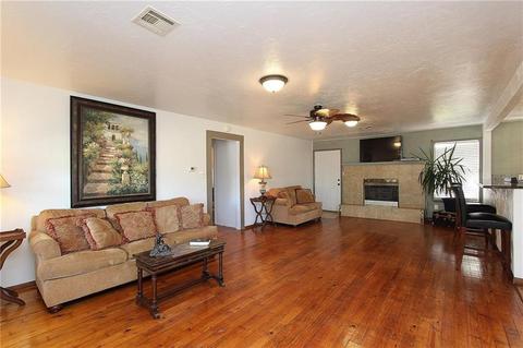 211 S Morgan, Tuttle, OK 73089 photo 3