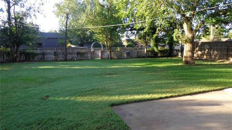 920 E Cypress St, Altus, OK 73521 photo 4