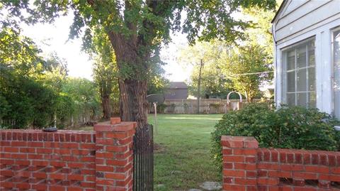 920 E Cypress St, Altus, OK 73521 photo 3