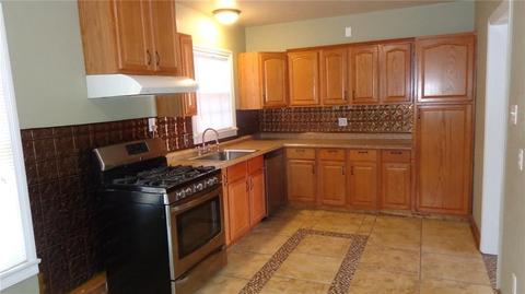 920 E Cypress St, Altus, OK 73521 photo 5