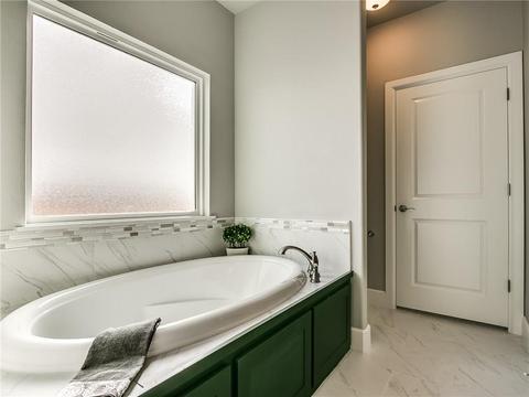 2300 E Kellan Crt, Mustang, OK 73064 photo 24